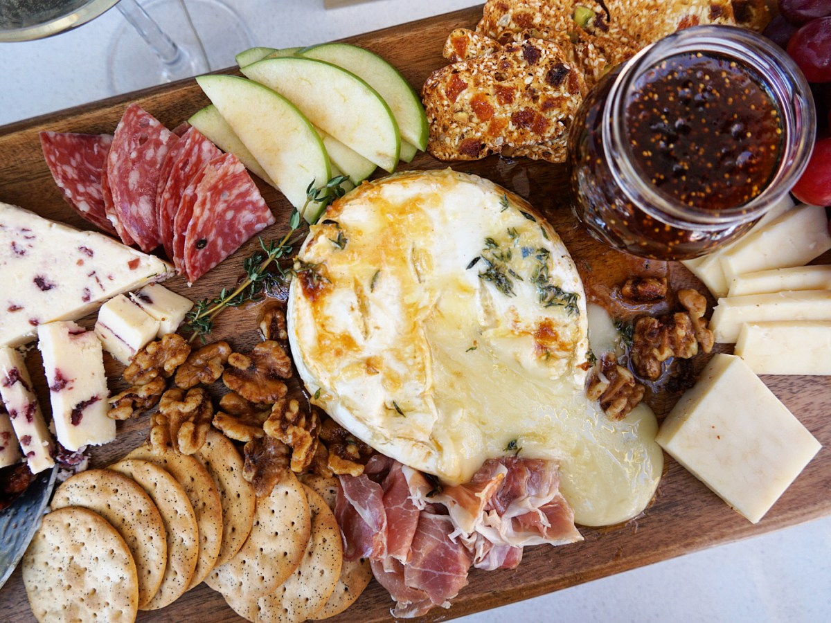 Garlic Herb Baked&nbsp;Brie